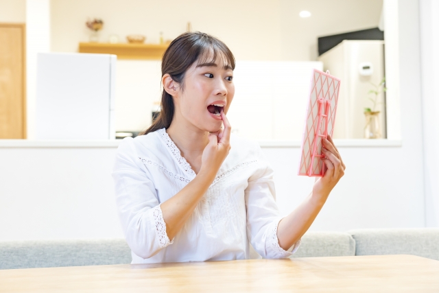 【歯科医師監修】ポリリン酸ホワイトニングは痛い？しみる理由と仕組み
